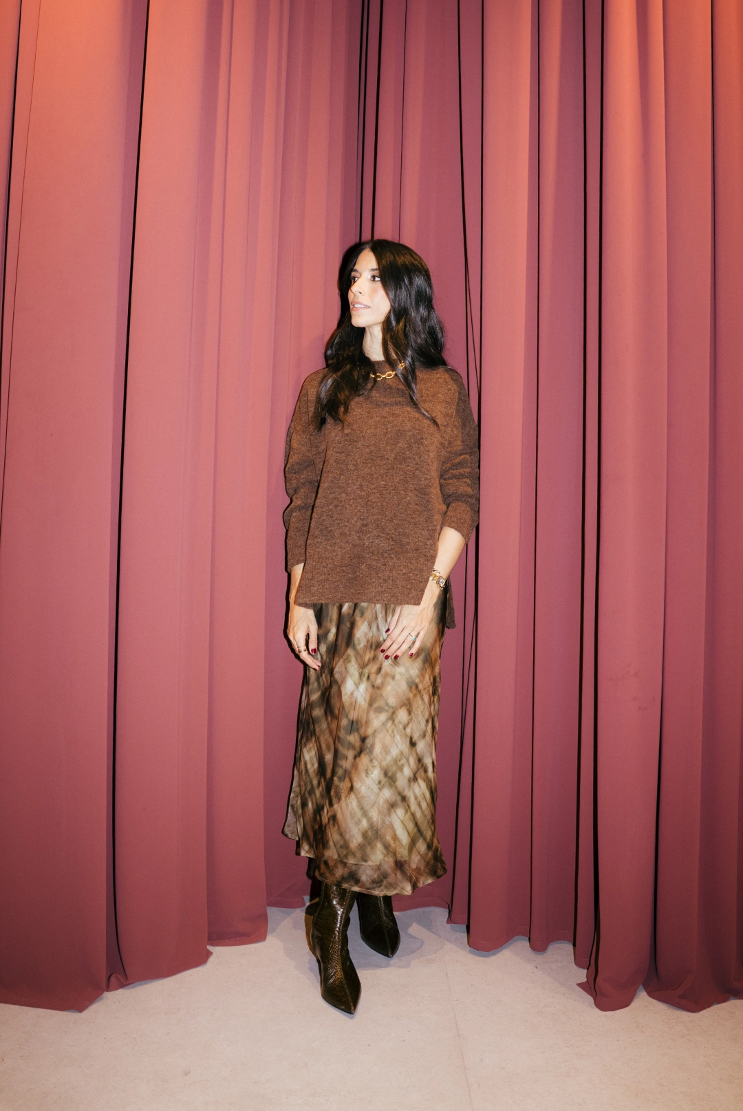 Foto dos de Laura Corsini con el look tres