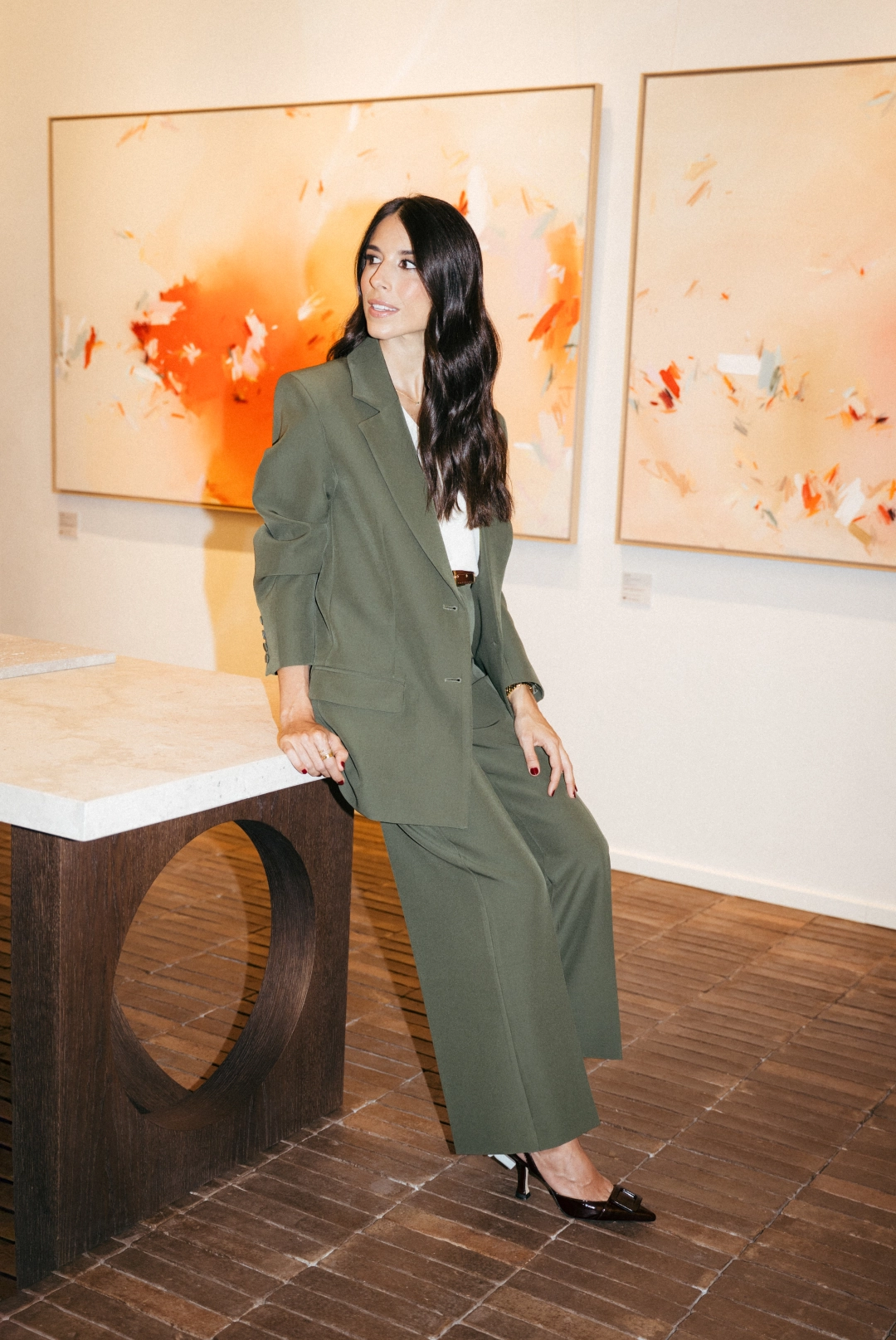 Foto tres de Laura Corsini con el look uno