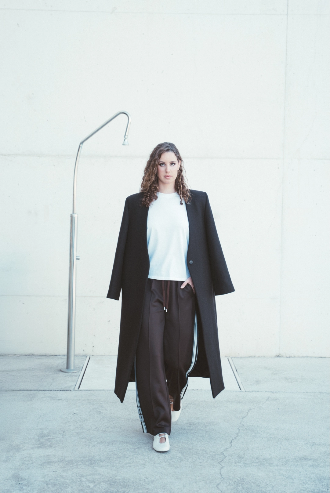 Foto tres de Iris Tió con el look tres