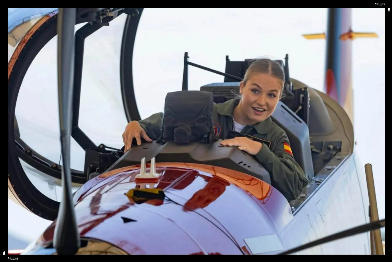 Durante su paso por la Armada, embarcó durante seis meses en el buque Juan Sebastián de Elcano