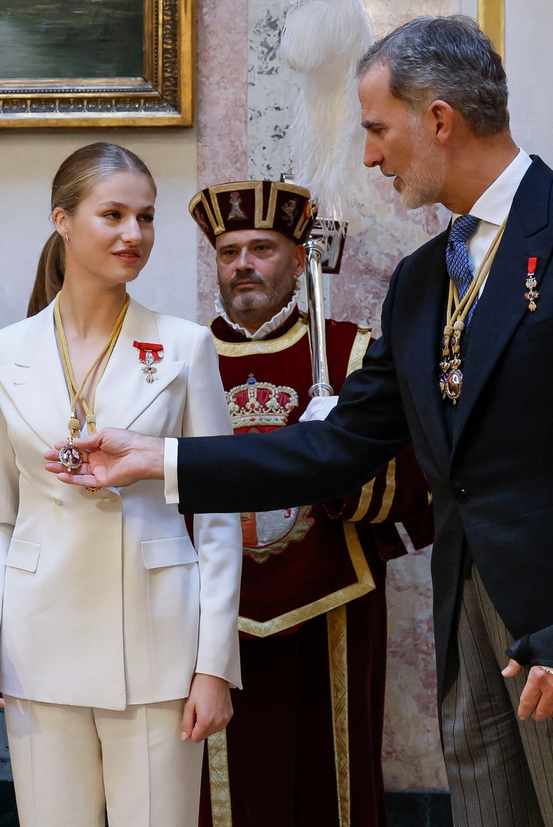 El 31 de octubre de 2023 cumplió 18 años y juró la Constitución, recibiendo el  Collar de la Orden de Carlos III