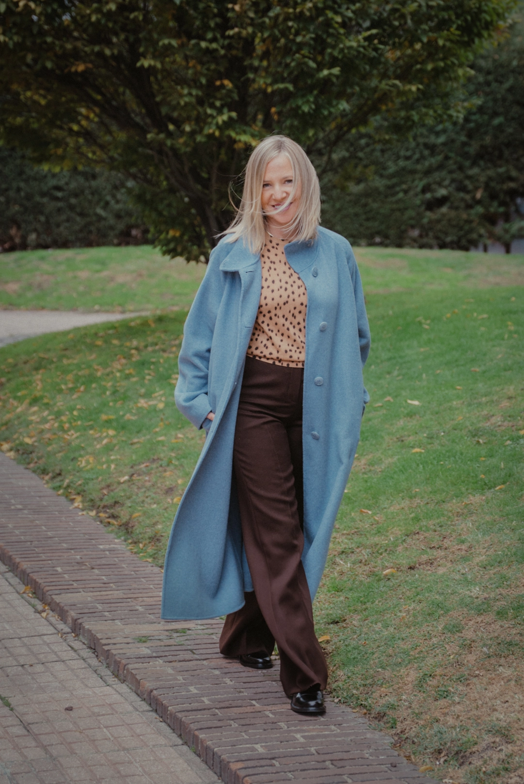 Foto uno de Pilar Castro con el look uno