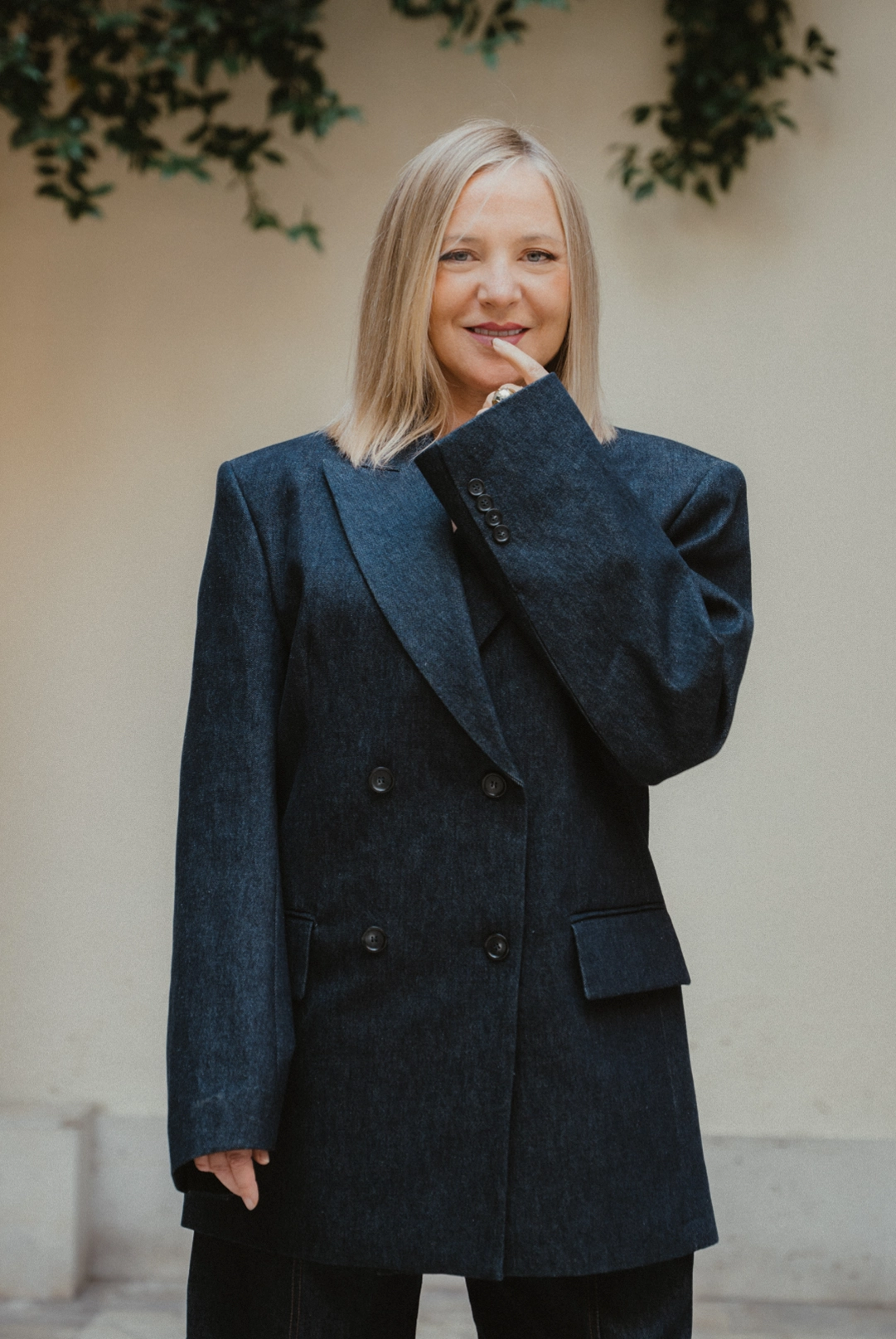 Foto dos de Pilar Castro con el look dos