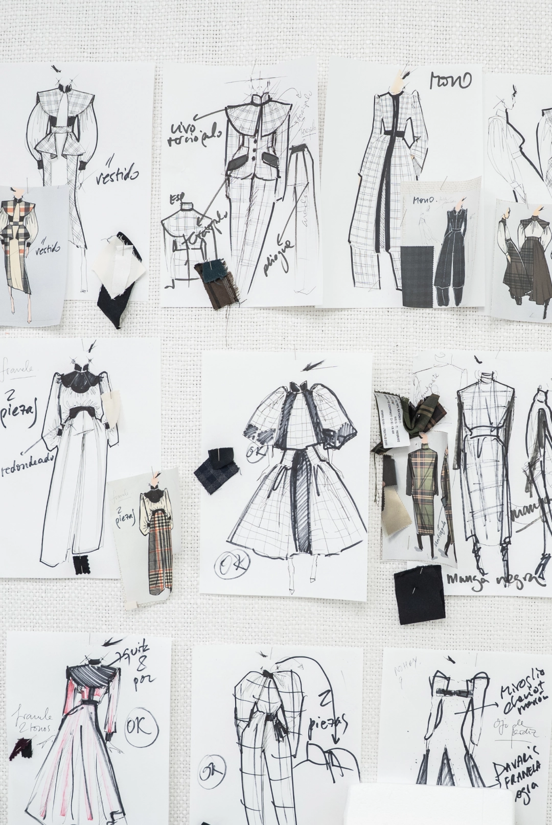 Foto tres de telas, materiales y dibujos