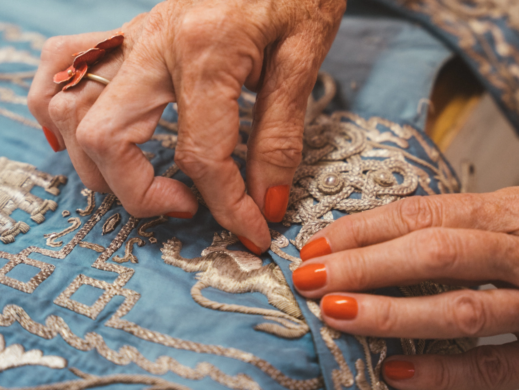 Fotografía de la cabecera de la producción de Magas con las restauradoras