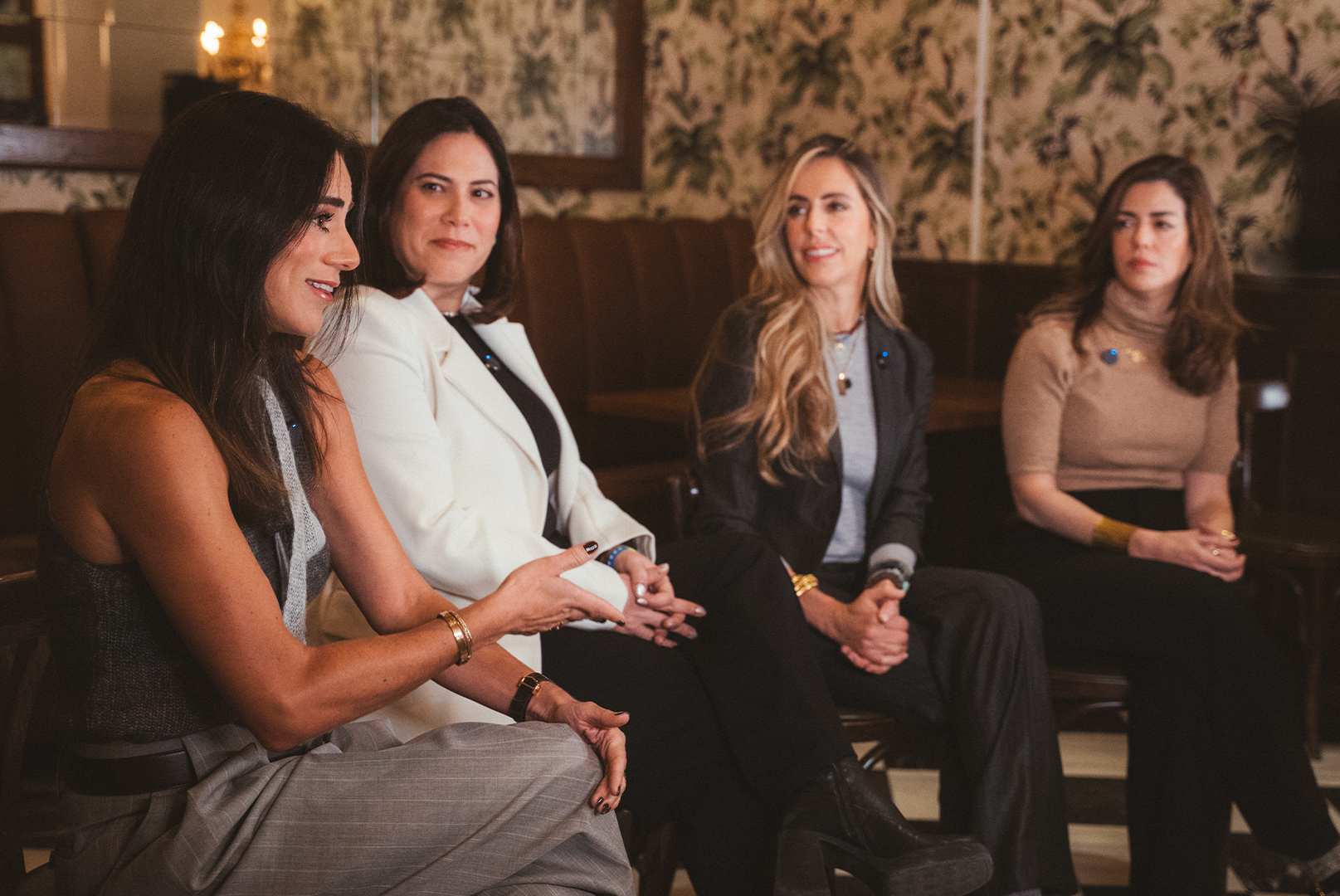Foto tres de Daniela Goicoechea, Johanna Müller, Adriana Álvarez y Linda Sharkey
