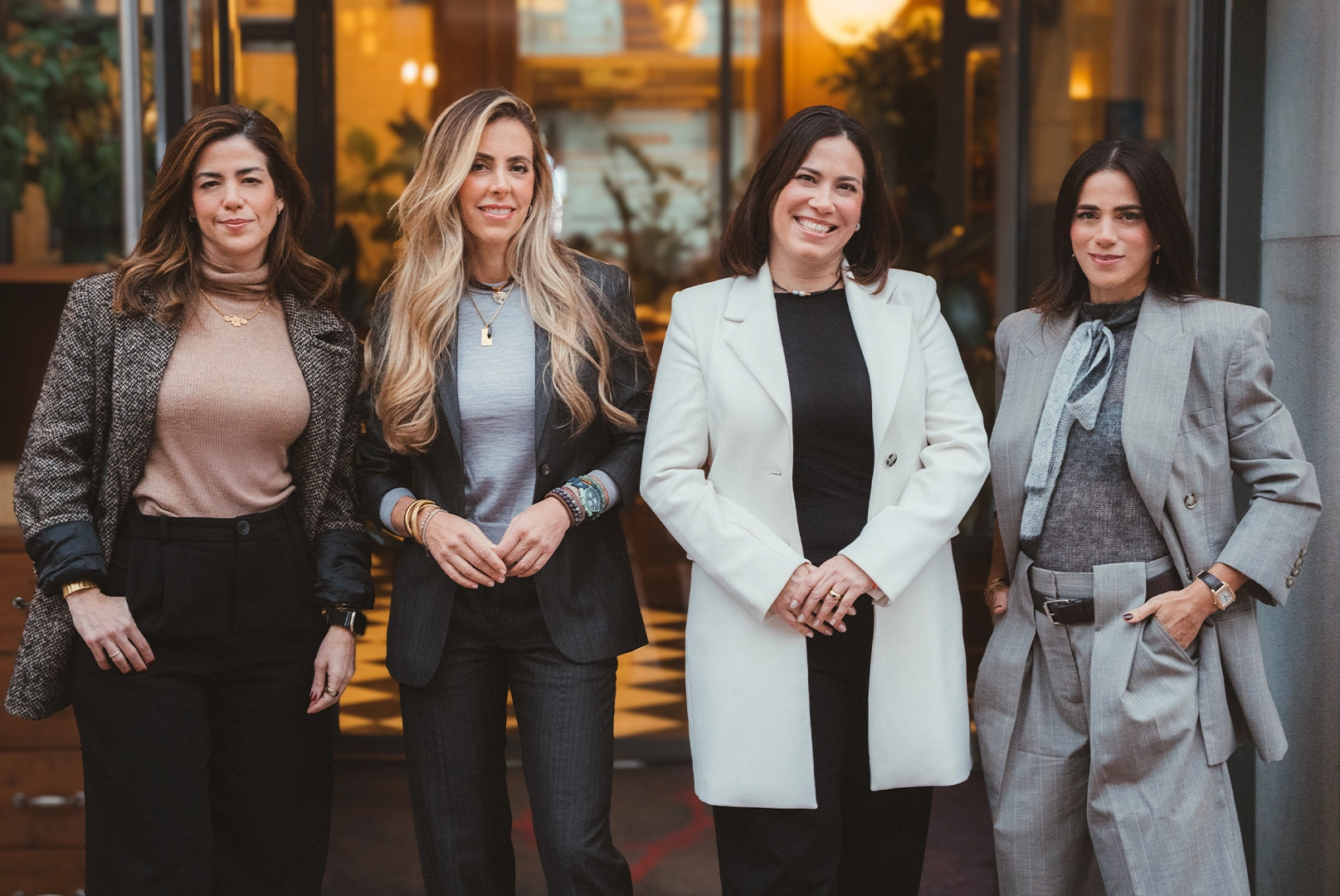 Foto uno de Daniela Goicoechea, Johanna Müller, Adriana
              Álvarez y Linda Sharkey
