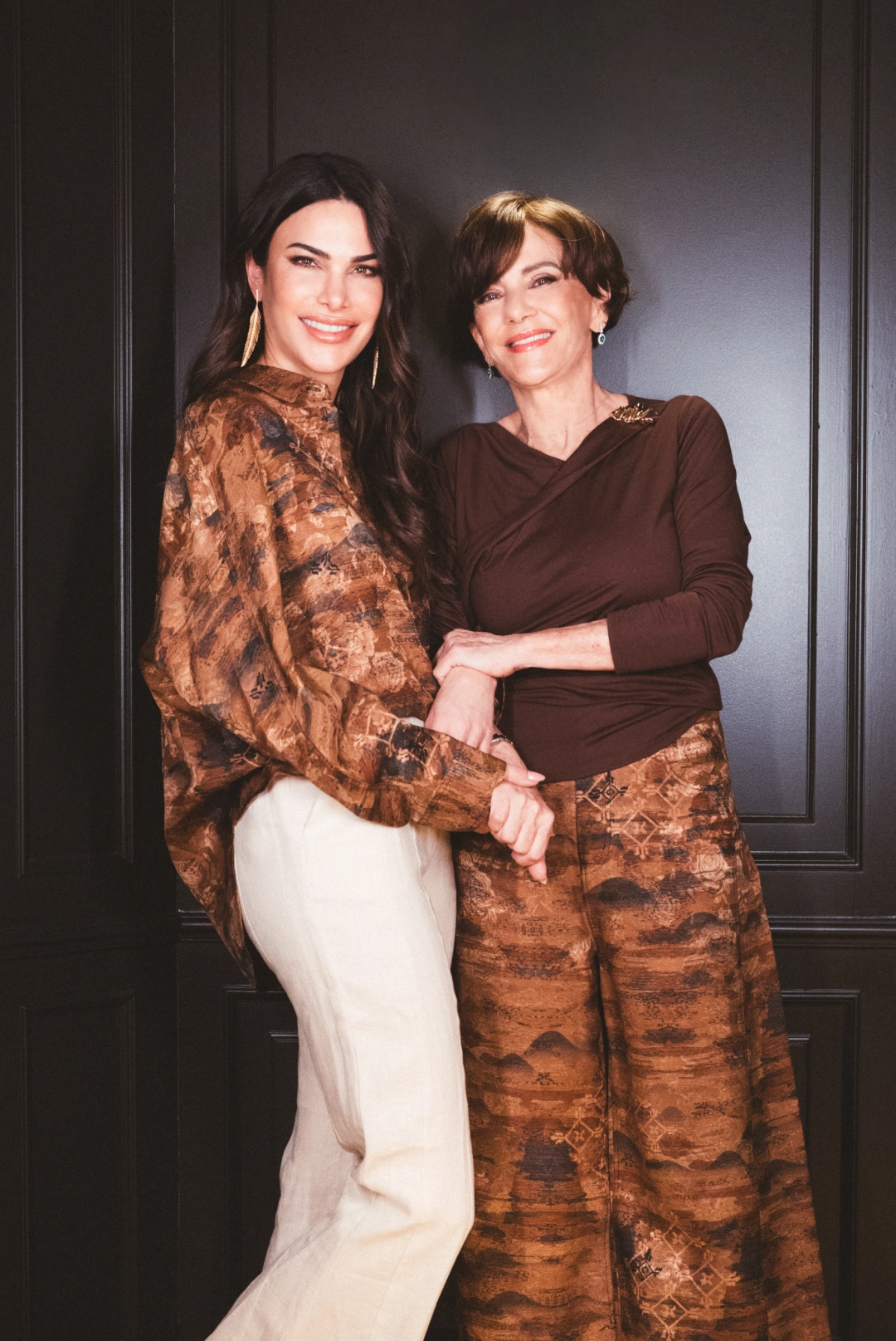 Foto uno de Rosa y Carla Barber con el look dos