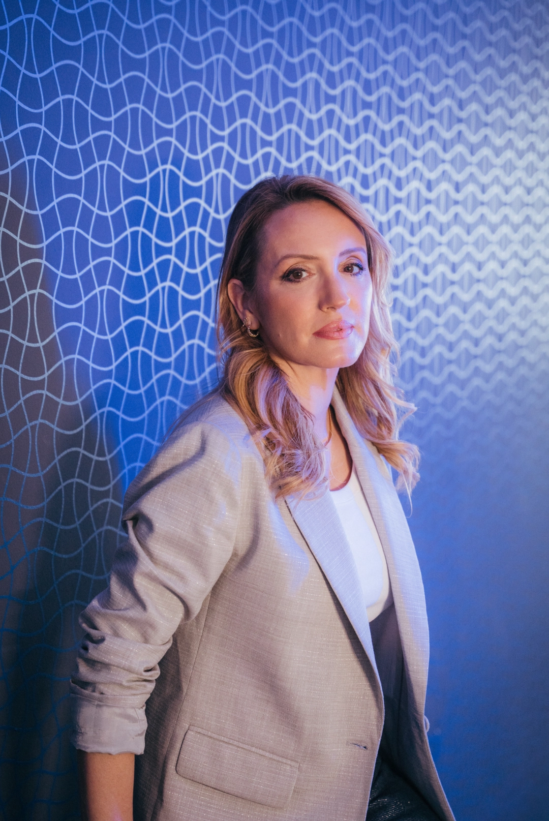 Foto uno de Virginia Calvo con el look uno en una producción de Magas