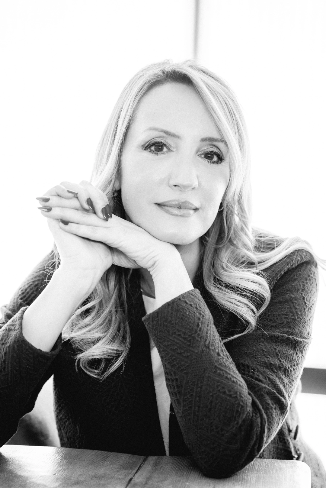 Foto uno de Virginia Calvo con el look dos en una producción de Magas
