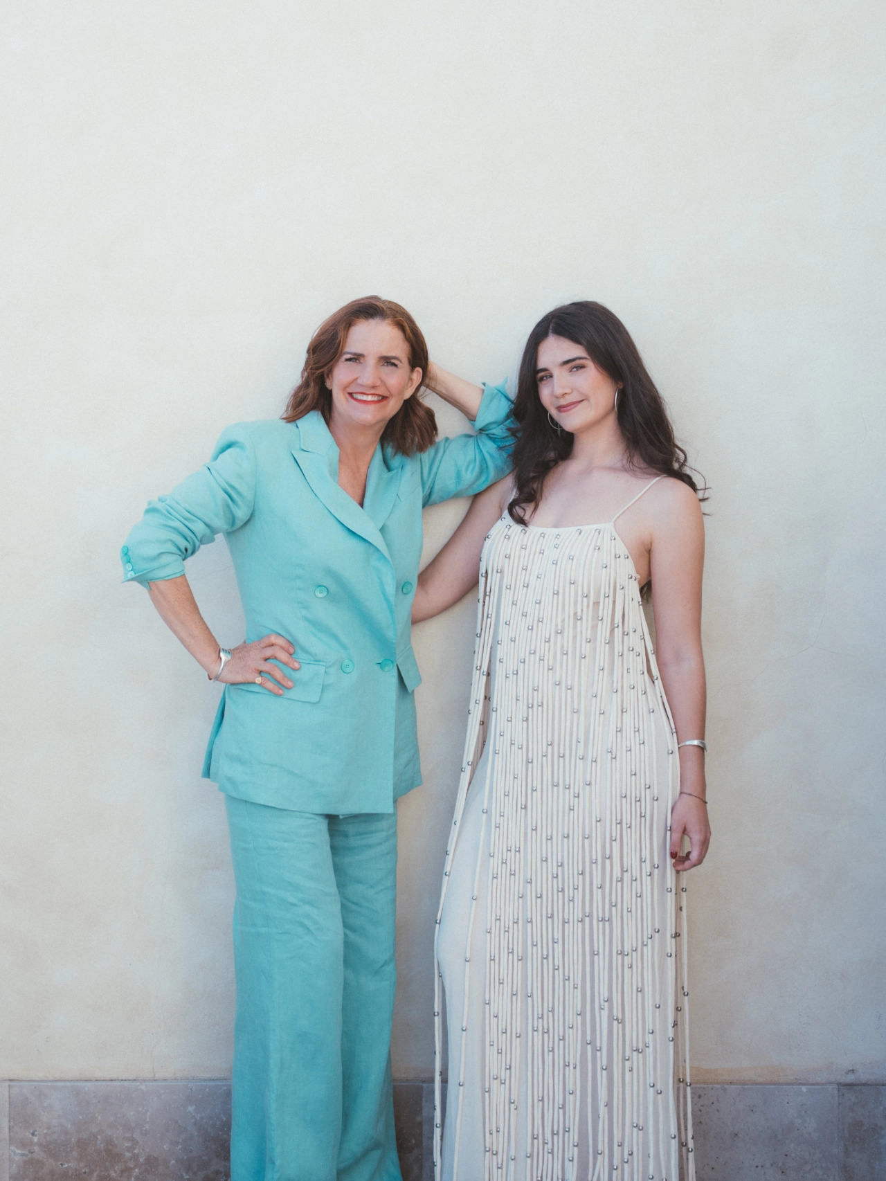 Foto uno de Samantha Vallejo-Nágera y Cloe Aznar Vallejo-Nágera con el look dos
