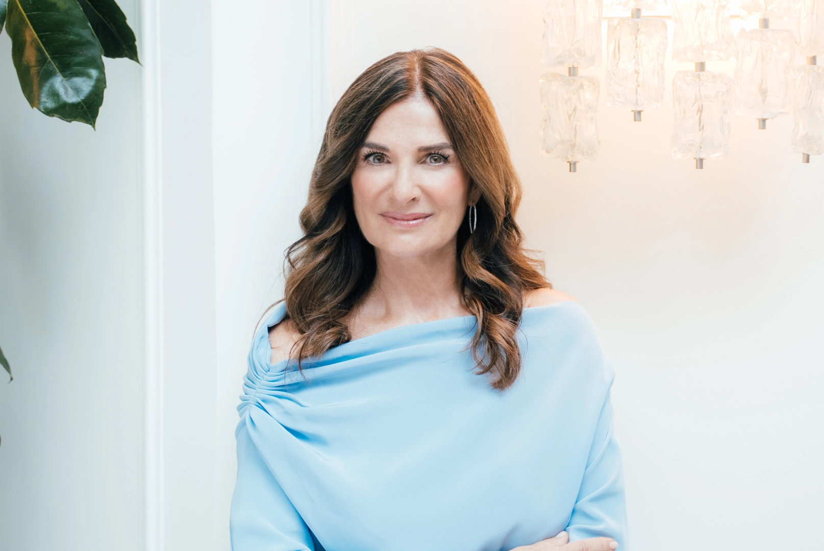 Fotografía uno de María Eugenia con el look uno
