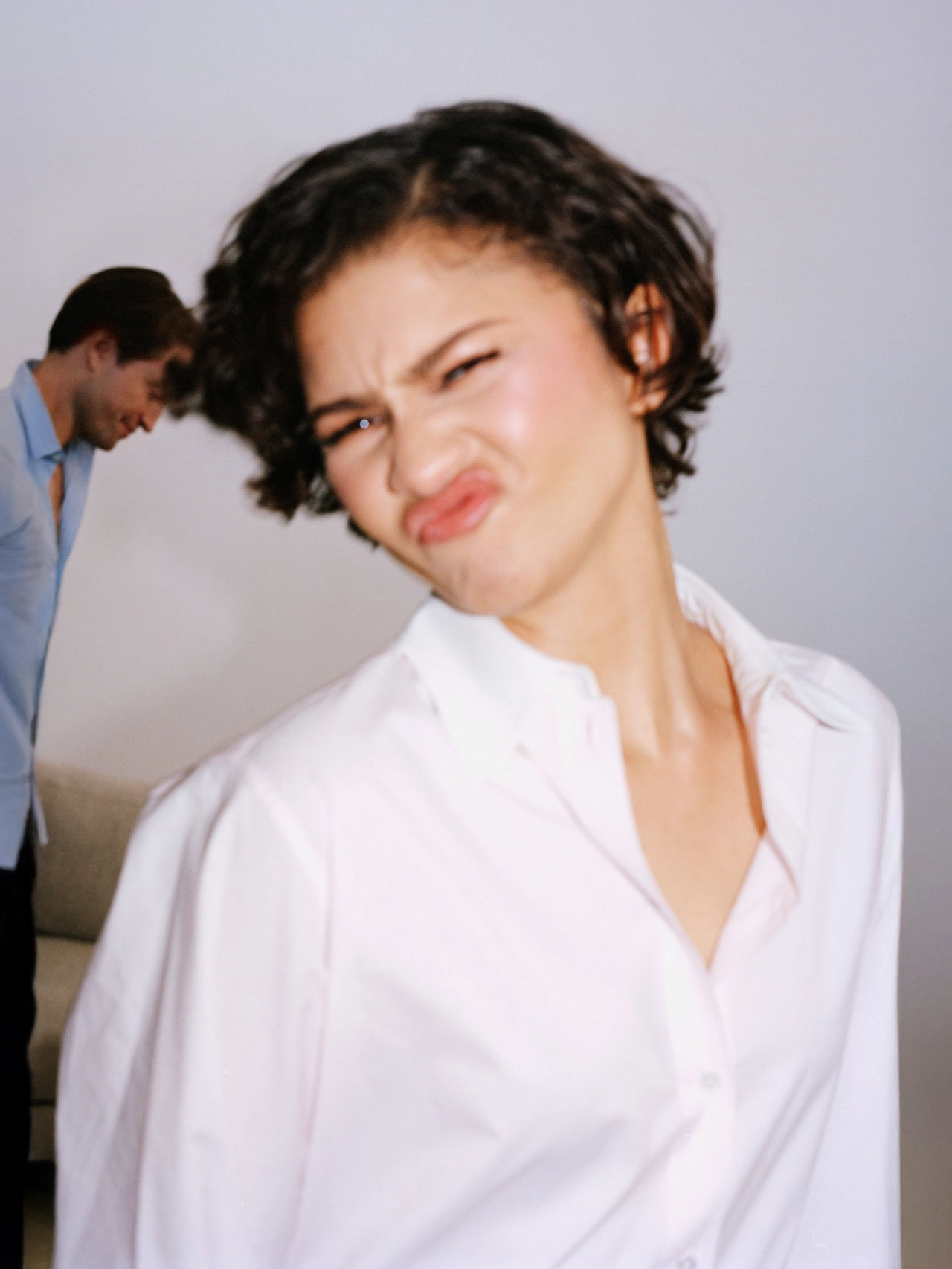 Foto de la cabecera con Zendaya y Robert Pattinson de fondo