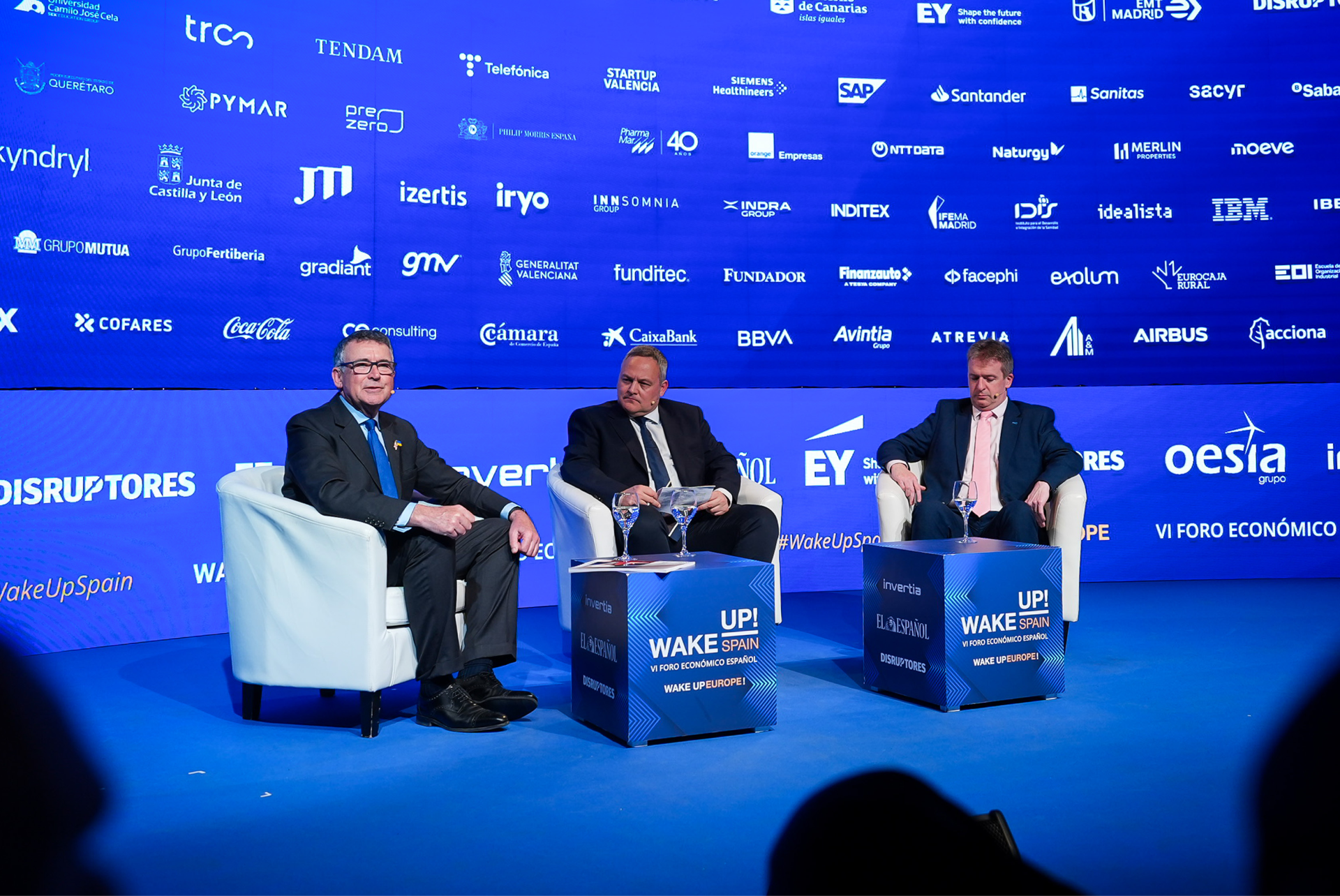 Sir Bernard Jenkin, Nicolás de Pedro y Graeme Downie