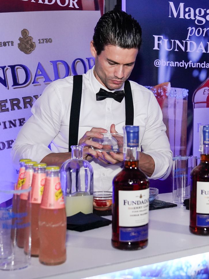 Escuela de coctelería Magas por Fundador: ven y aprende a preparar los mejores cócteles