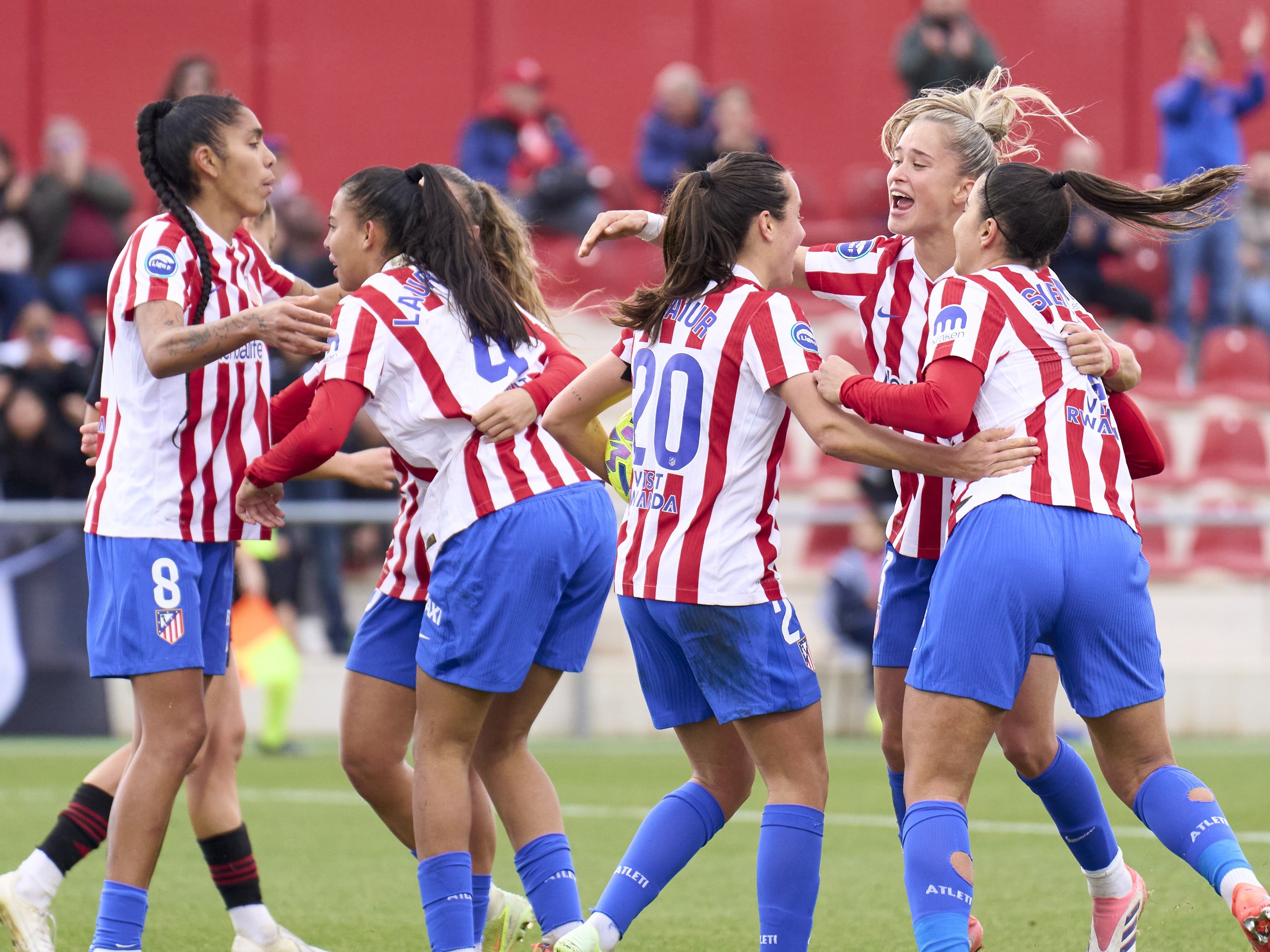 ¿Te gusta el fútbol? Te invitamos a disfrutar de la Liga F desde las gradas